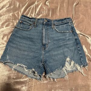 Abercrombie & Fitch high rise 4” inch mom short